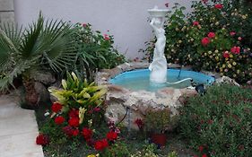 Hilltop Gardens Hotel Apartment 3