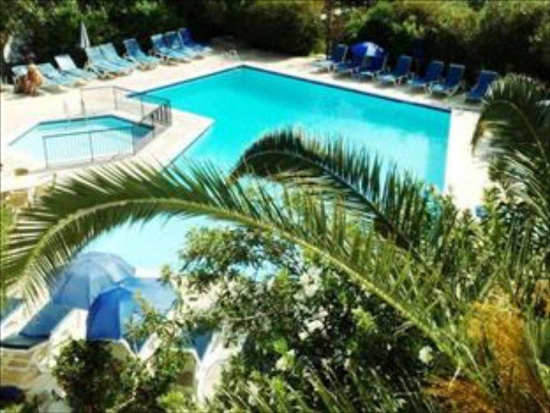 Hilltop Gardens Hotel Apartments Пафос Экстерьер фото