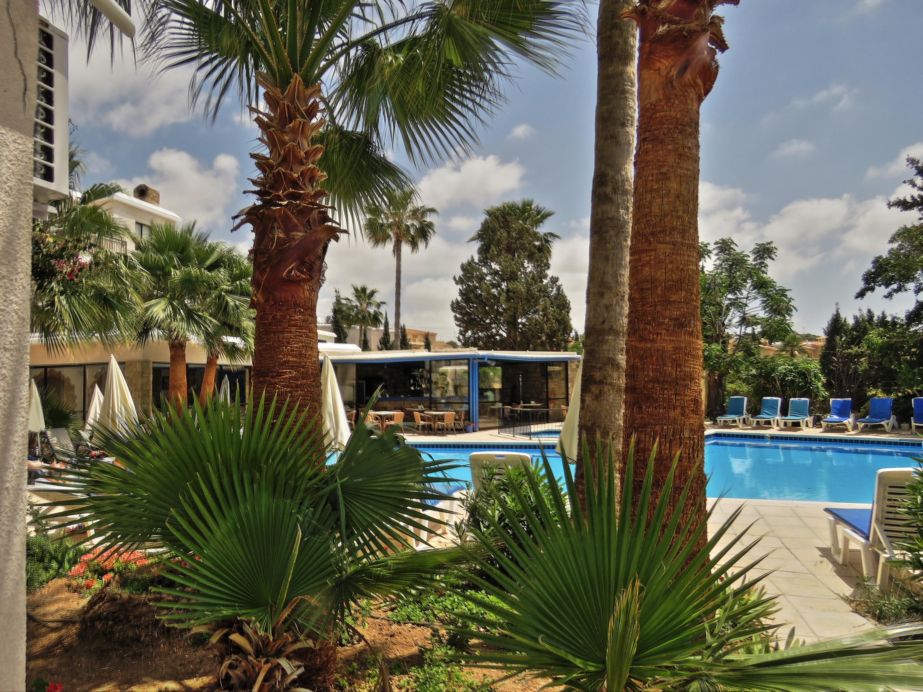 Hilltop Gardens Hotel Apartments Пафос Экстерьер фото