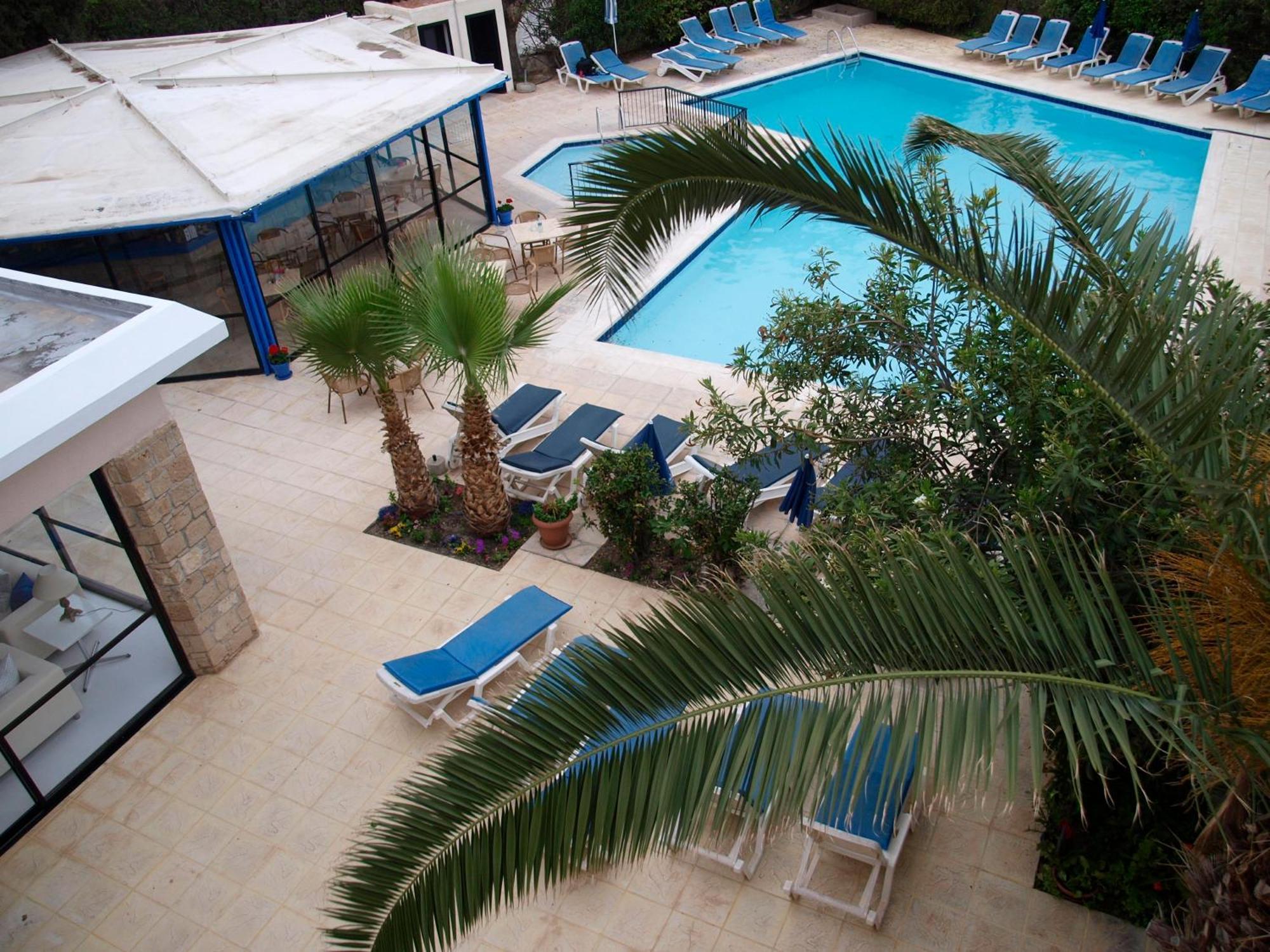Hilltop Gardens Hotel Apartments Пафос Экстерьер фото