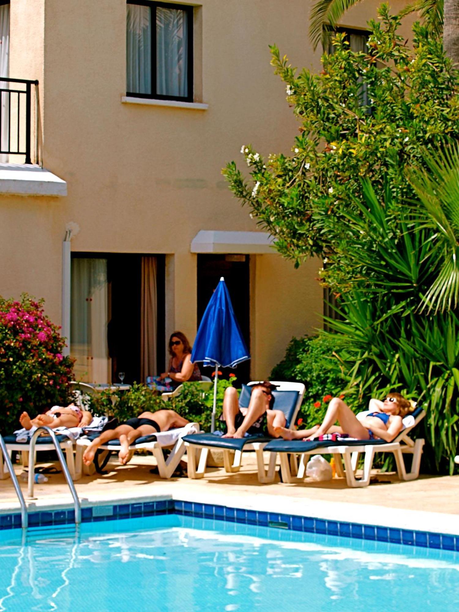 Hilltop Gardens Hotel Apartments Пафос Экстерьер фото