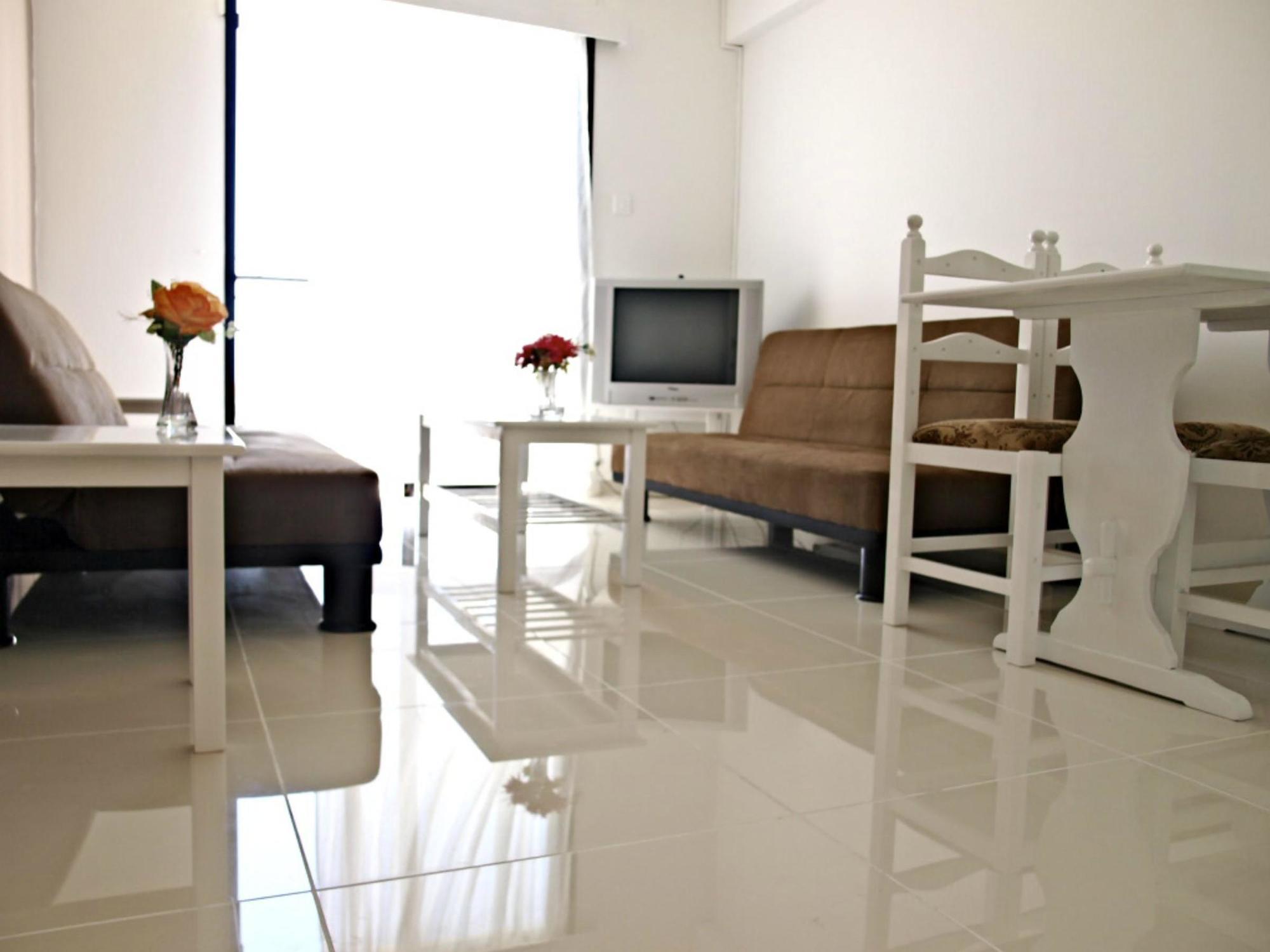 Hilltop Gardens Hotel Apartments Пафос Экстерьер фото