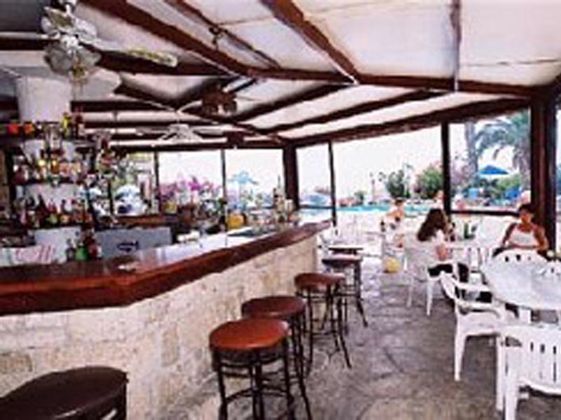 Hilltop Gardens Hotel Apartments Пафос Экстерьер фото