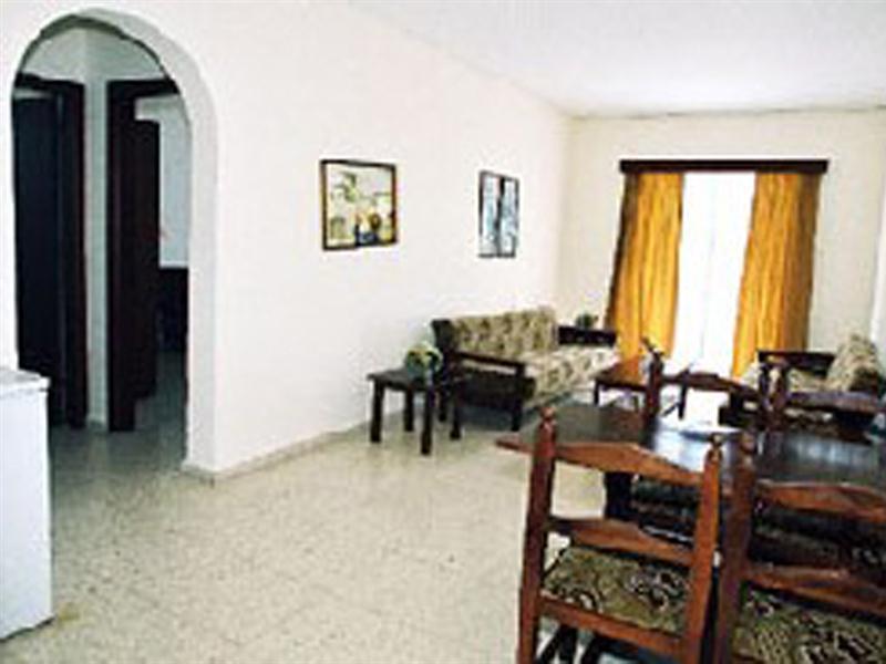 Hilltop Gardens Hotel Apartments Пафос Экстерьер фото