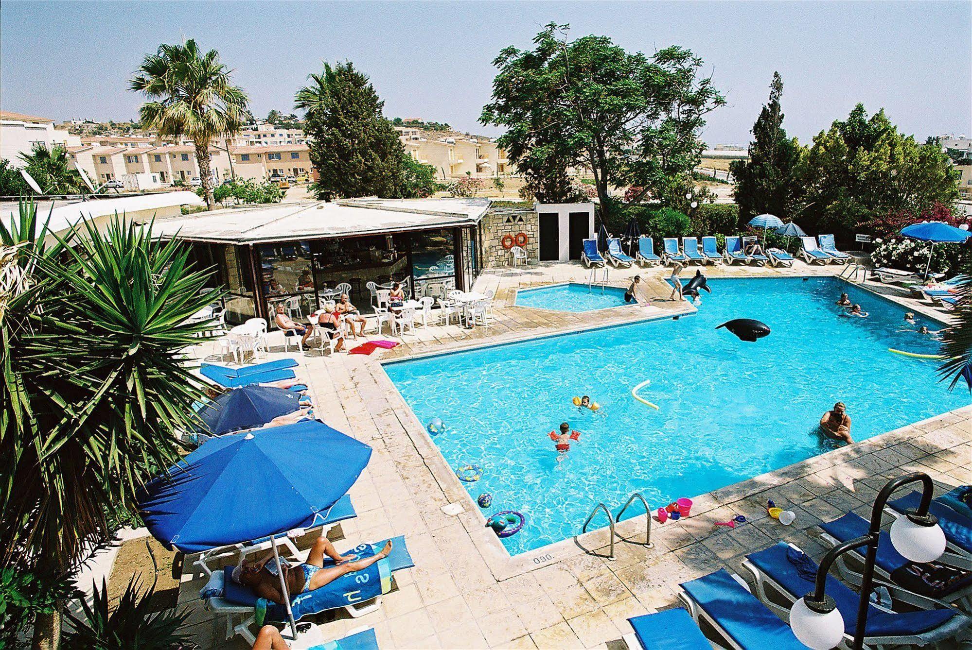 Hilltop Gardens Hotel Apartments Пафос Экстерьер фото